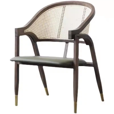 Tapicerowane krzesła do jadalni z rattanu z litego drewna z podłokietnikami